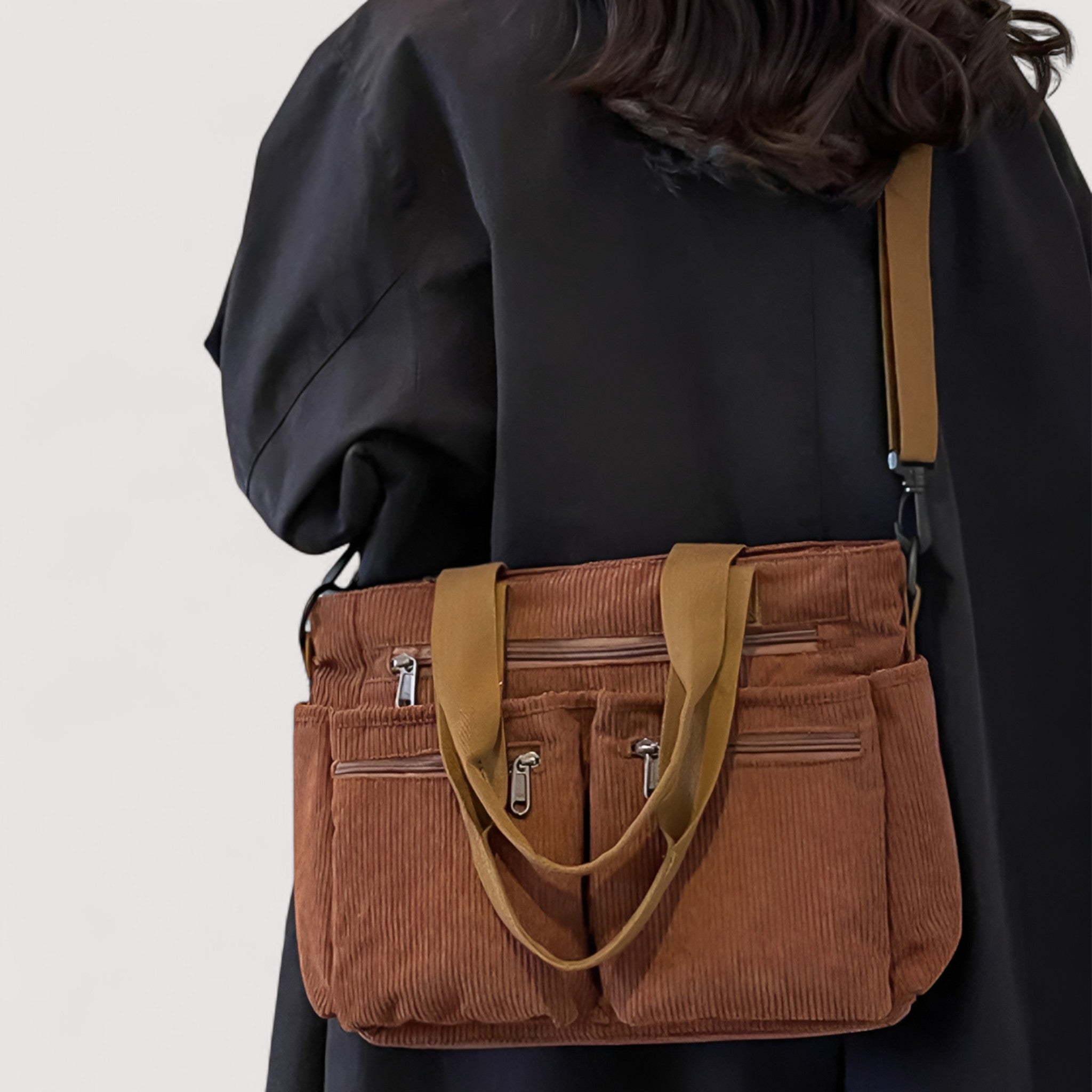 Selma™ | Geräumige Cord-Umhängetasche